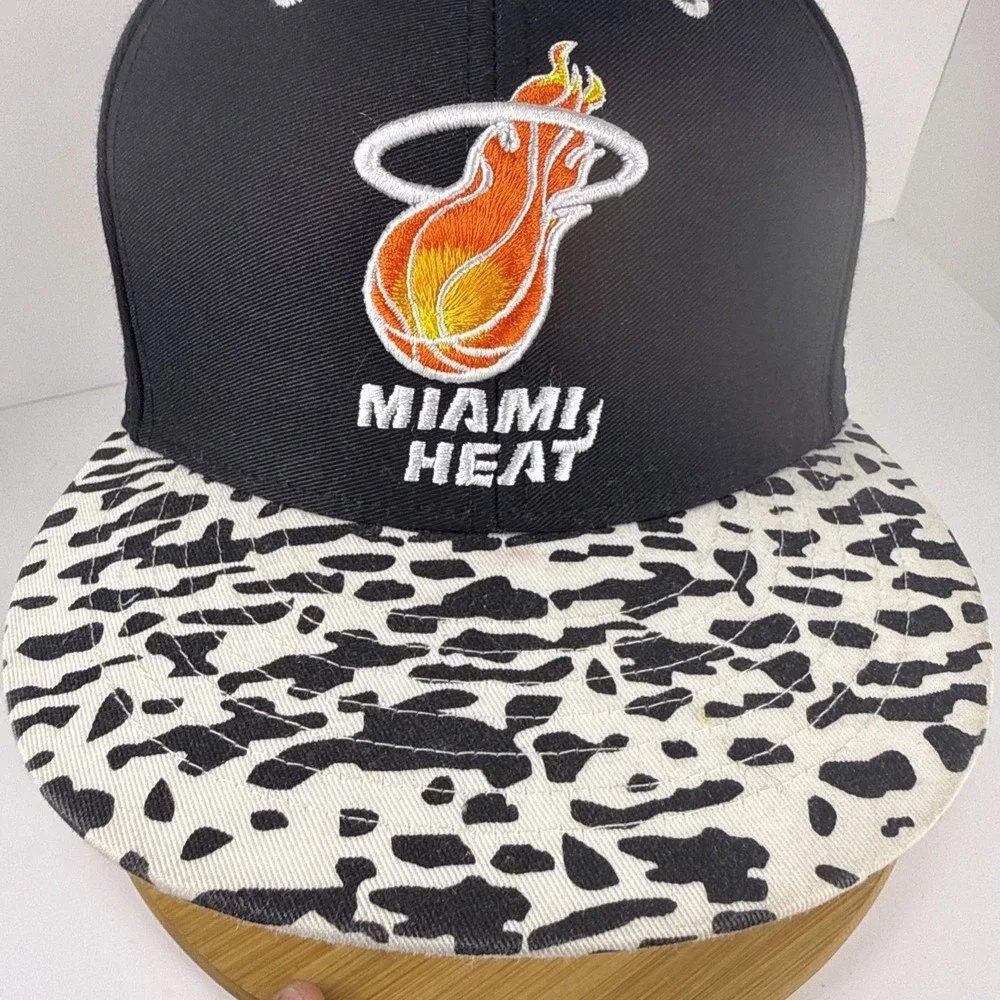 MIAMI HEAT Snapback Cap NBA Hardwood Classic 47Brand Hat Adult‎
